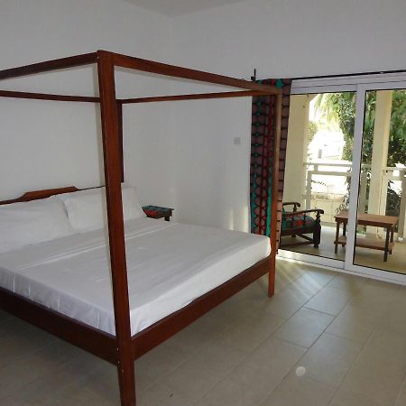 Sarawally Guesthouse Ampaya Luaran gambar