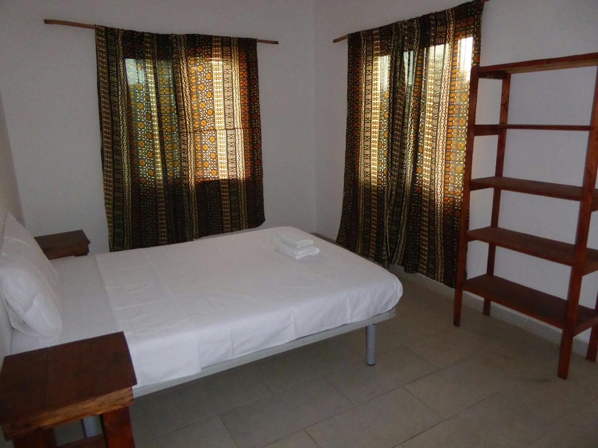 Sarawally Guesthouse Ampaya Luaran gambar