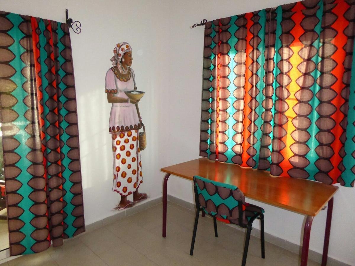 Sarawally Guesthouse Ampaya Luaran gambar