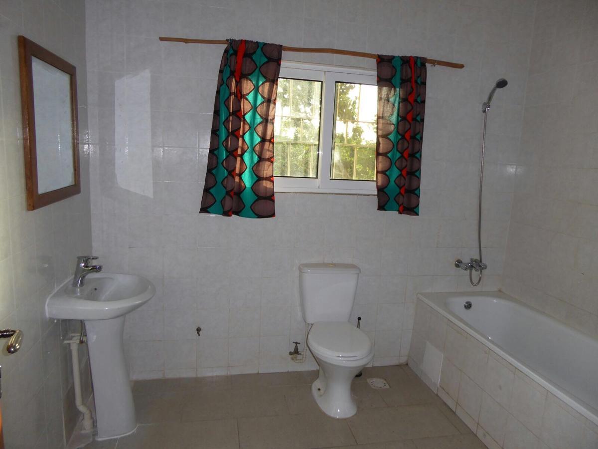 Sarawally Guesthouse Ampaya Luaran gambar