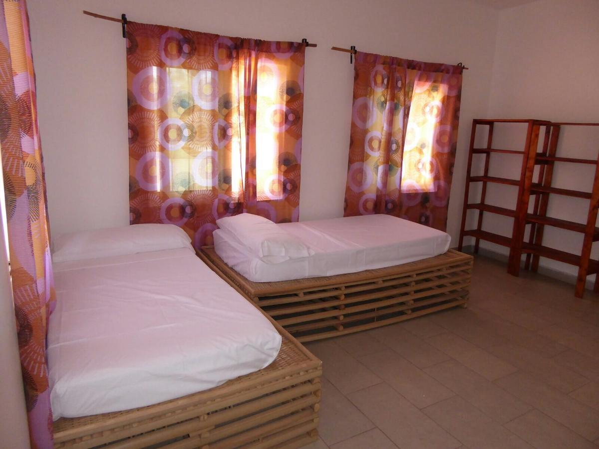 Sarawally Guesthouse Ampaya Luaran gambar