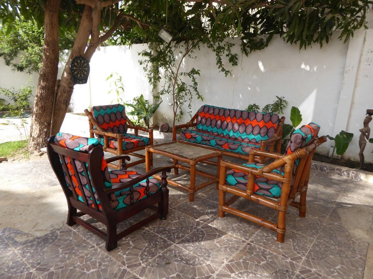 Sarawally Guesthouse Ampaya Luaran gambar