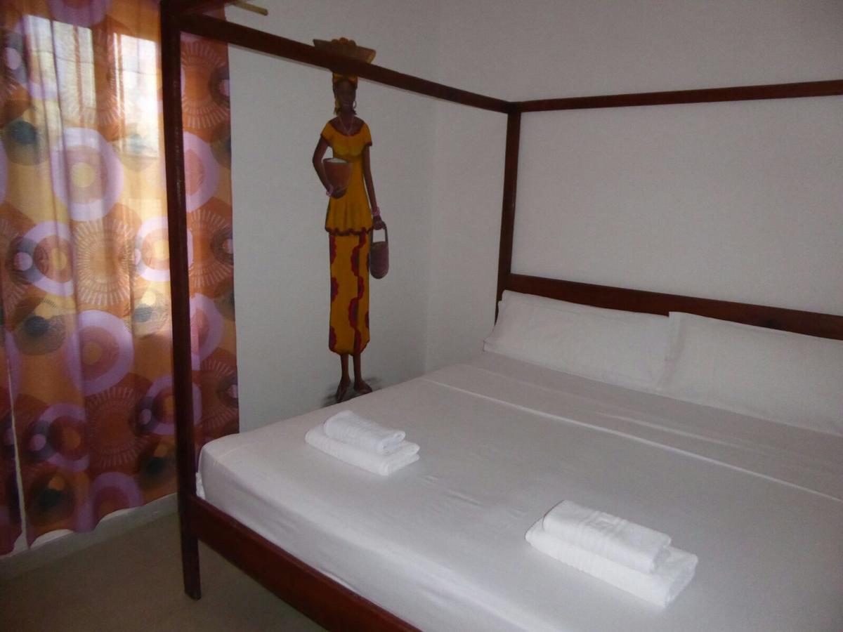 Sarawally Guesthouse Ampaya Luaran gambar
