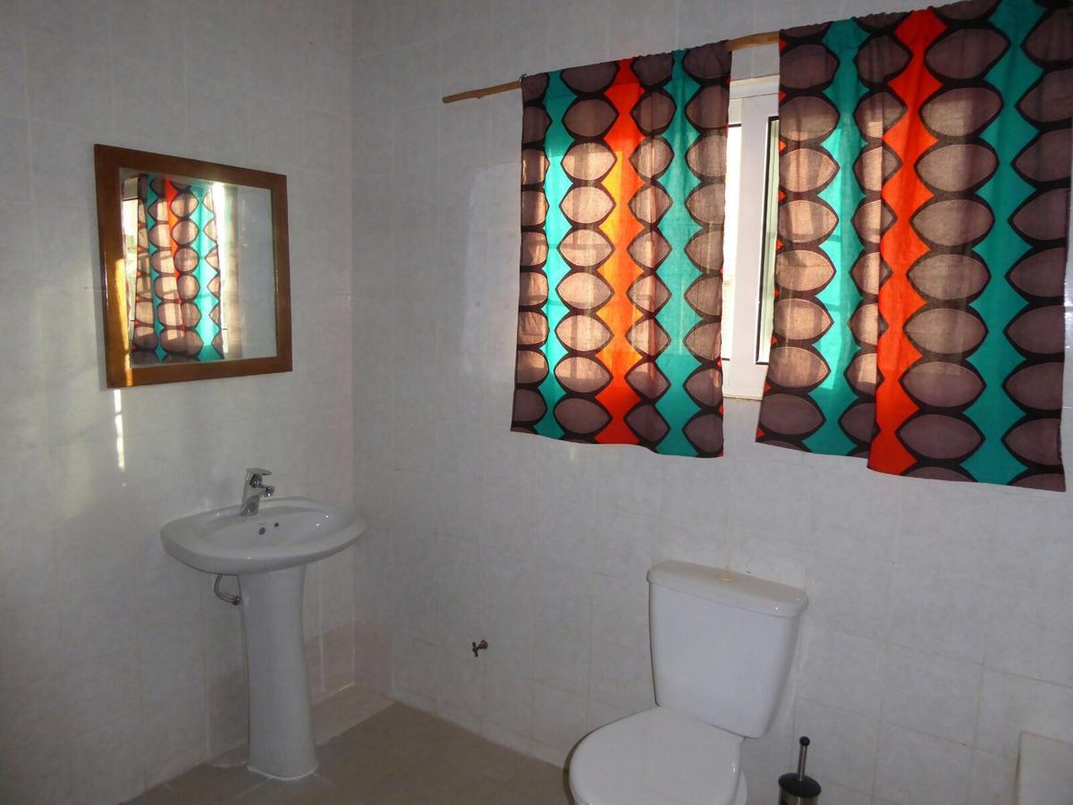 Sarawally Guesthouse Ampaya Luaran gambar